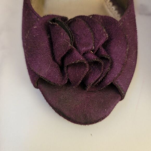 Deep purple plum slip on wedge heel ruffle fabric dressy size 8 Dexter peep toe - Picture 3 of 6